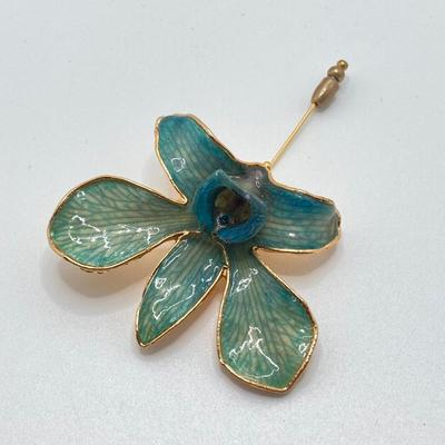 LOT 232: Vintage Brooch / Pin Collection