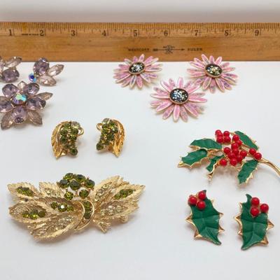 LOT 236: Vintage Brooch / Earrings (Screwback & Clip-on) Sets - Lisner and More