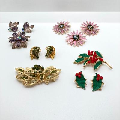 LOT 236: Vintage Brooch / Earrings (Screwback & Clip-on) Sets - Lisner and More