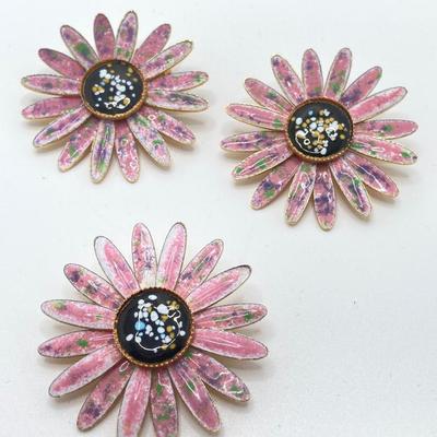 LOT 236: Vintage Brooch / Earrings (Screwback & Clip-on) Sets - Lisner and More