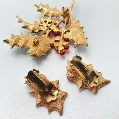 LOT 236: Vintage Brooch / Earrings (Screwback & Clip-on) Sets - Lisner and More