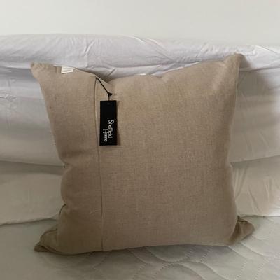 LOT 244: New in Package! Kitchen Towels, Full & Twin Sheets, Throw Blankets & More