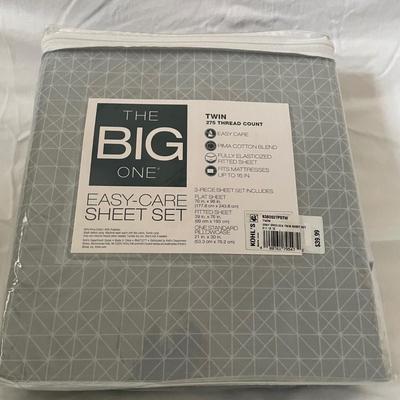 LOT 244: New in Package! Kitchen Towels, Full & Twin Sheets, Throw Blankets & More