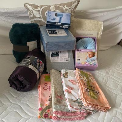 LOT 244: New in Package! Kitchen Towels, Full & Twin Sheets, Throw Blankets & More