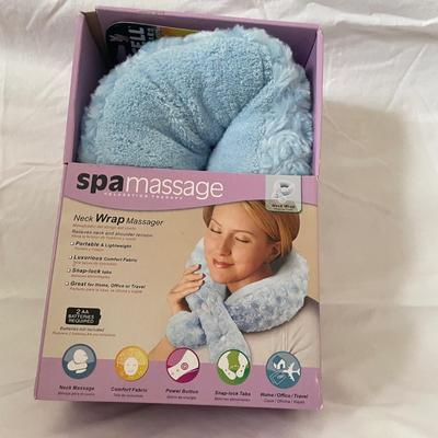 LOT 244: New in Package! Kitchen Towels, Full & Twin Sheets, Throw Blankets & More