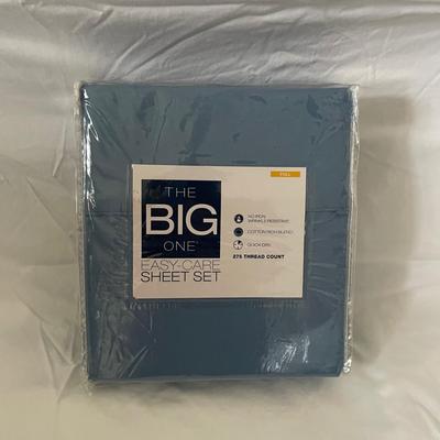 LOT 244: New in Package! Kitchen Towels, Full & Twin Sheets, Throw Blankets & More