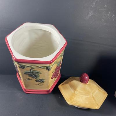 LOT::245: Kitchen Aid kHM5AP Ultra Power Mixer 5 Speed White (untested), Nonin's Biscotti Jar, Glass Bake & Pyrex Measuring Cups