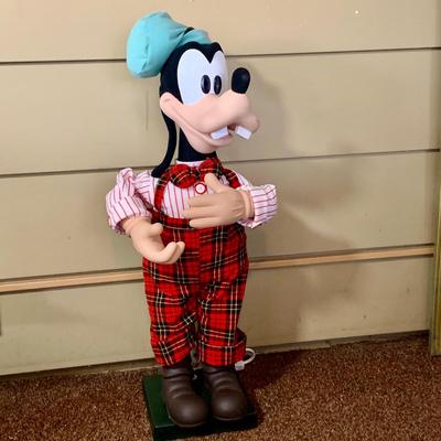 LOT 248: Disney's Goofee Telco's Animated Holiday Figure