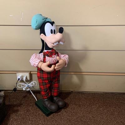 LOT 248: Disney's Goofee Telco's Animated Holiday Figure