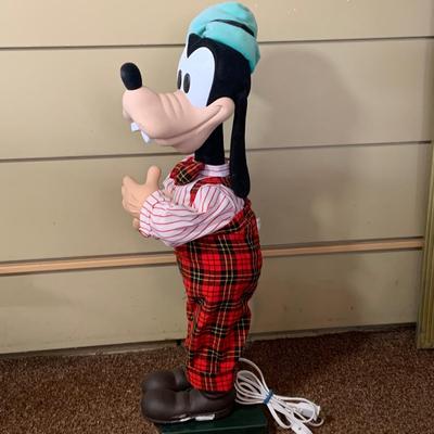LOT 248: Disney's Goofee Telco's Animated Holiday Figure