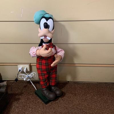 LOT 248: Disney's Goofee Telco's Animated Holiday Figure