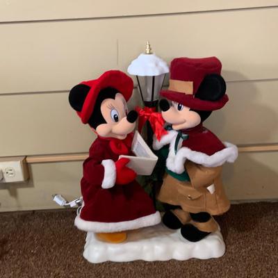LOT 249: Disney's Caroling Mickey and Minnie Mouse Telco Animated Holdiay Figure