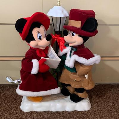 LOT 249: Disney's Caroling Mickey and Minnie Mouse Telco Animated Holdiay Figure