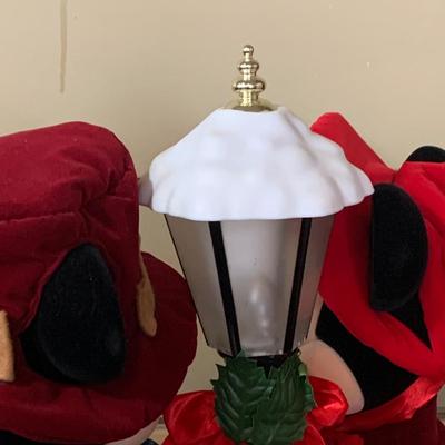 LOT 249: Disney's Caroling Mickey and Minnie Mouse Telco Animated Holdiay Figure