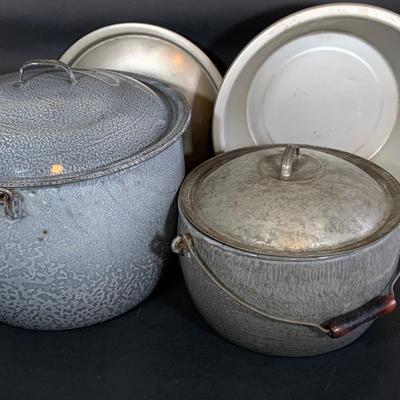 LOT 259: Exra Large Enamel Pot/Kettle with Lid, L&G Extra Agate Enamel with Metal Lid and a Wearever Aluminum Pot with Lid