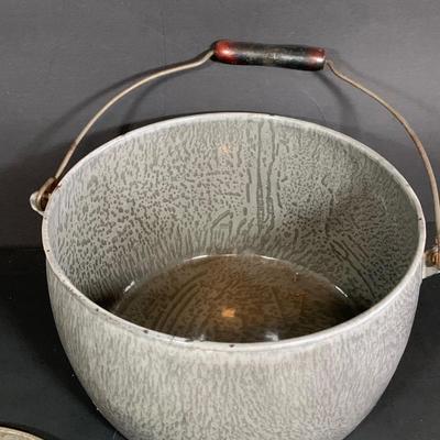 LOT 259: Exra Large Enamel Pot/Kettle with Lid, L&G Extra Agate Enamel with Metal Lid and a Wearever Aluminum Pot with Lid