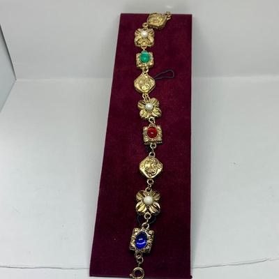 LOT 262: Collection of Goldtone Necklaces and Bracelets