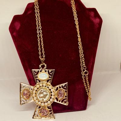 LOT 263: Pisces Collection -Bronze Medallion w/Card by Metal Sculptor Gilroy Robert, Franklin Mints Bronze Zodiac Coin Pendant Necklace,...