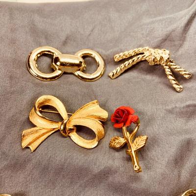 LOT 267: Whimsical Collection of Goldtone Brooches and Pins Including Holiday and More