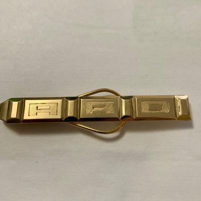 LOT:269: Mens Cuff Links, Tie Bar and Pin and More Including Hadley 1/20 12 Gf and 1942 Goldfill Class Pin, Philadelphia Police Buttons,...