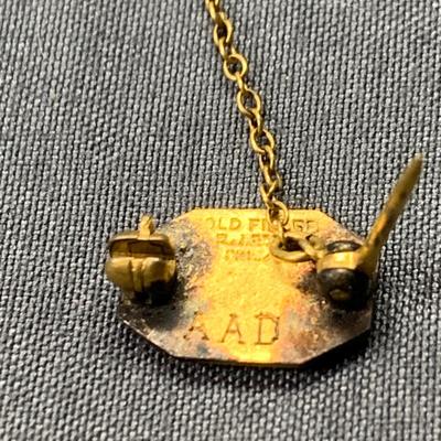 LOT:269: Mens Cuff Links, Tie Bar and Pin and More Including Hadley 1/20 12 Gf and 1942 Goldfill Class Pin, Philadelphia Police Buttons,...