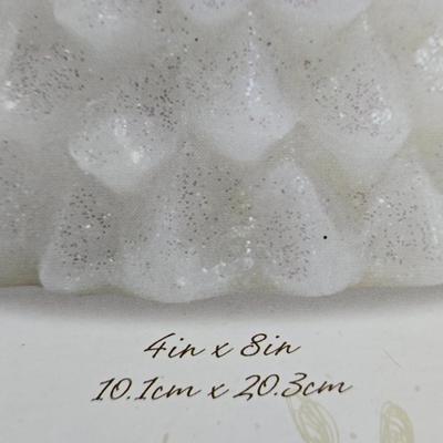 LOT 272: LED Tree Set (Untested), Set OF 2 Acrylic Stars, LONGABERGER Sleigh, 4 Placemats & Tablerunner (Measurements in Photos), 2...