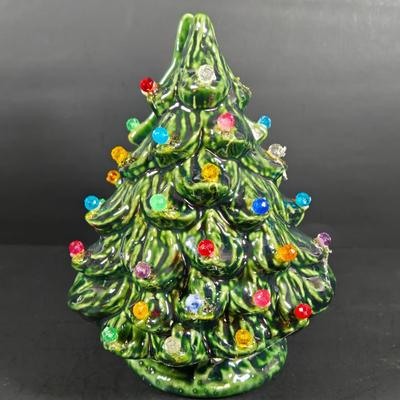 LOT 272: LED Tree Set (Untested), Set OF 2 Acrylic Stars, LONGABERGER Sleigh, 4 Placemats & Tablerunner (Measurements in Photos), 2...