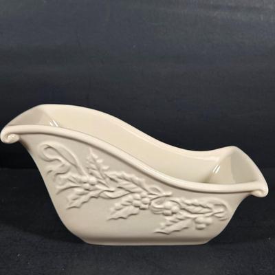 LOT 272: LED Tree Set (Untested), Set OF 2 Acrylic Stars, LONGABERGER Sleigh, 4 Placemats & Tablerunner (Measurements in Photos), 2...