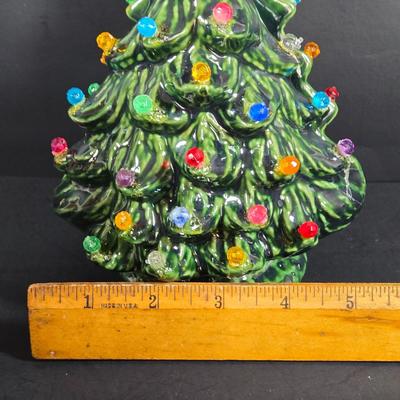 LOT 272: LED Tree Set (Untested), Set OF 2 Acrylic Stars, LONGABERGER Sleigh, 4 Placemats & Tablerunner (Measurements in Photos), 2...