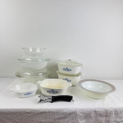 1076 Large Lot of Vintage Pyrex Dishes