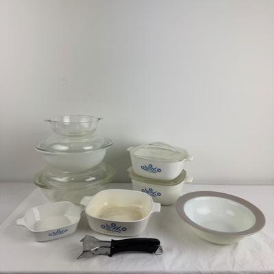 1076 Large Lot of Vintage Pyrex Dishes