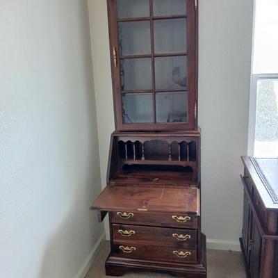 Beautiful vintage Ethan Allen Secretary writing desk