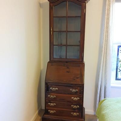 Beautiful vintage Ethan Allen Secretary writing desk