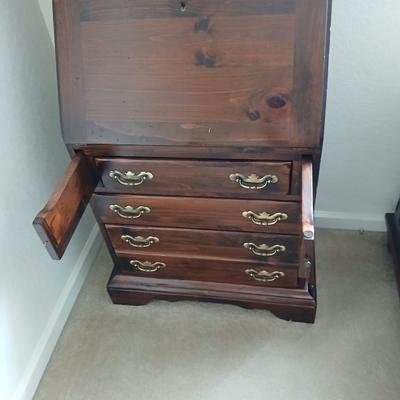 Beautiful vintage Ethan Allen Secretary writing desk