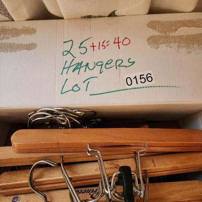 Lot of 40 Wood Hangers Clips Pants Skirts Mixed of 2 Sizes