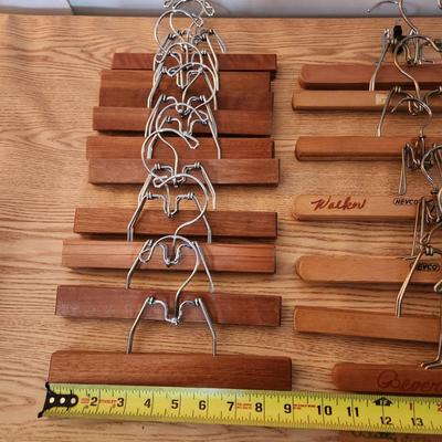 Lot of 40 Wood Hangers Clips Pants Skirts Mixed of 2 Sizes