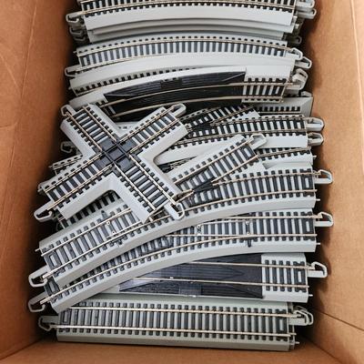 HO Scale Bachmann E-Z Train Track, Piers, Dual Crossings