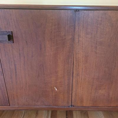 Mid-Century Modern Style Sideboard (LR-EL)