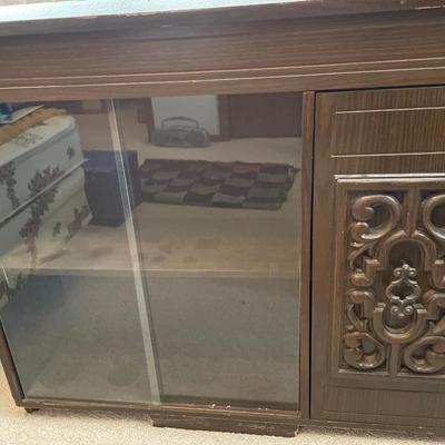Smaller display cabinet
