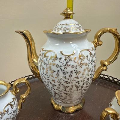 Has Dresden tea set