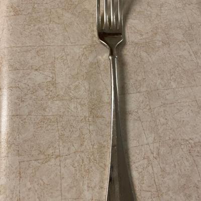Oneida silverware and knives with kitchen accessories