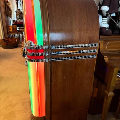 Wurlitzer Model 1015 Juke Box - Read Description