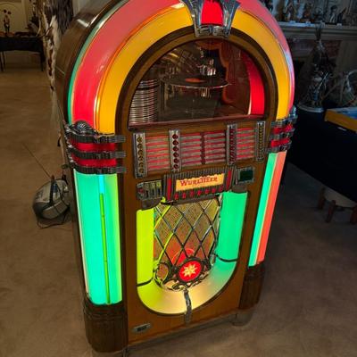 Wurlitzer Model 1015 Juke Box - Read Description