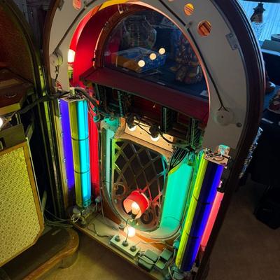 Wurlitzer Model 1015 Juke Box - Read Description