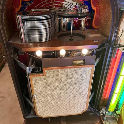 Wurlitzer Model 1015 Juke Box - Read Description