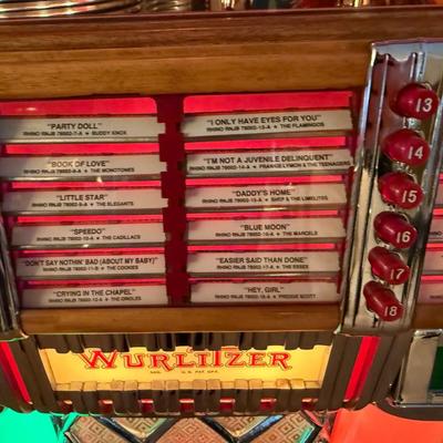 Wurlitzer Model 1015 Juke Box - Read Description