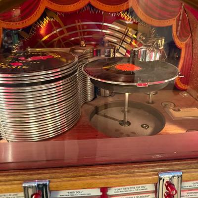Wurlitzer Model 1015 Juke Box - Read Description
