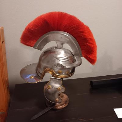 METAL WEARABLE "INCREDIBLE HULK" HELMET WITH A STAND
