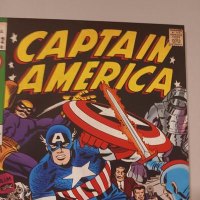 MARVEL ALBUM ISSUE "CAPTAIN AMERICA" STRETCHED CANVAS ON WOODEN FRAME