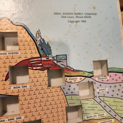 Vintage Ideal 5452 Geological Collection Teaching Home School
